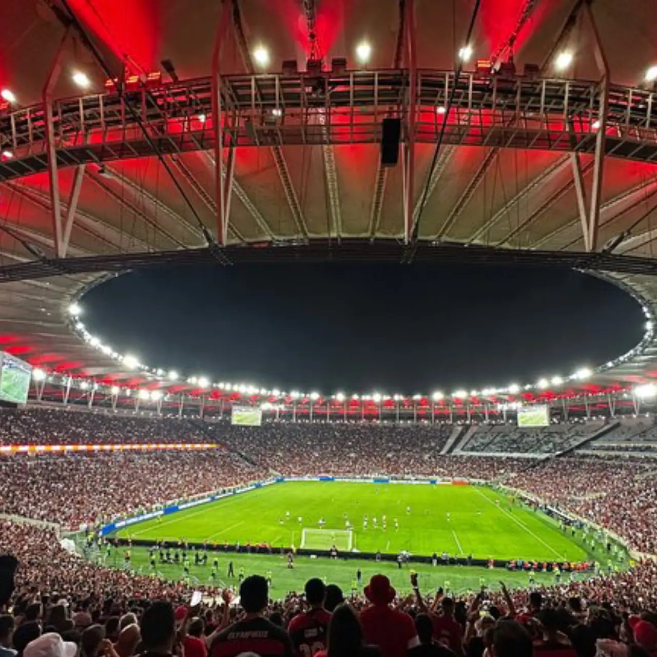 Player making a sharp cut on PROYECTOS JVM, demonstrating agility and field responsiveness.