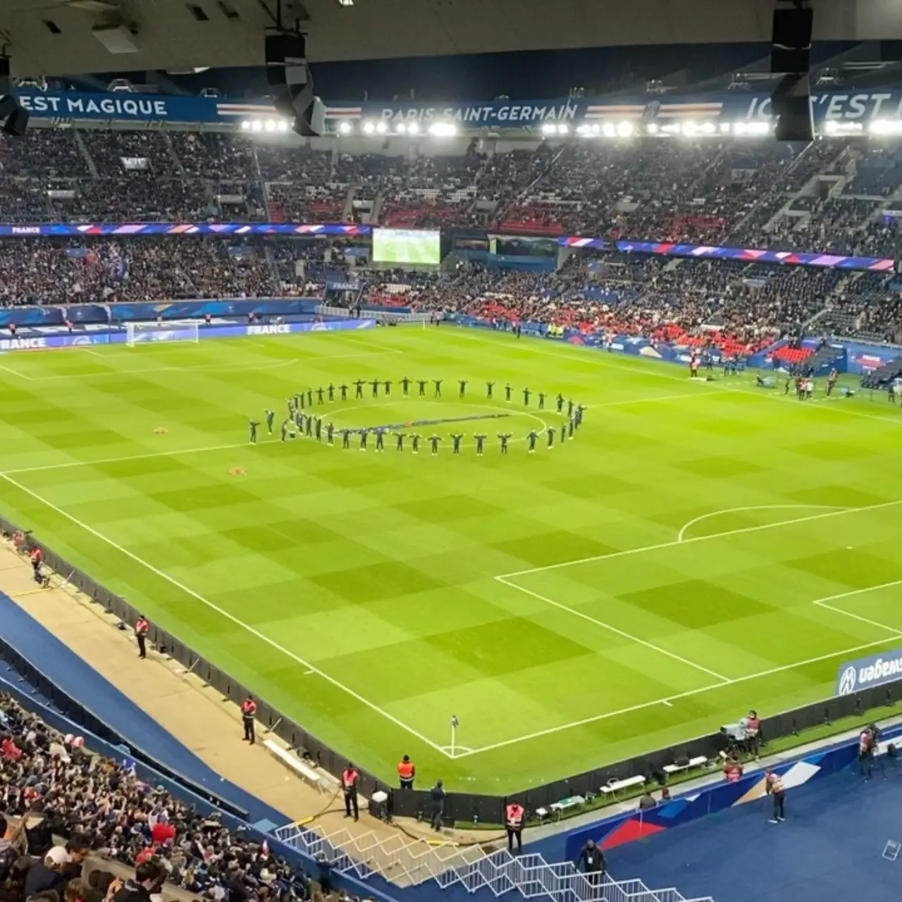 Player making a sharp cut on PROYECTOS JVM, demonstrating agility and field responsiveness.